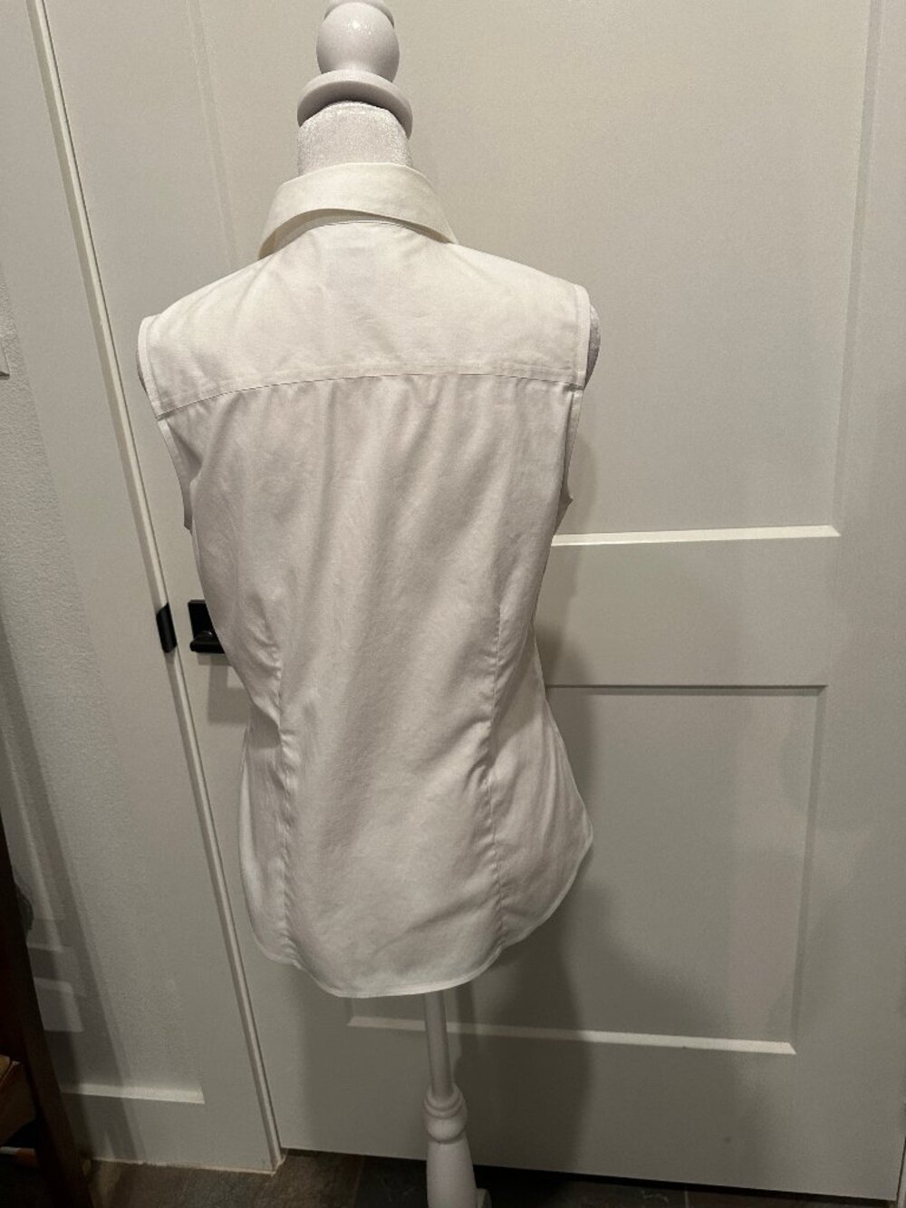 Brooks Brothers Sz 2 Fitted Non-Iron White Sleeveless Button Down Shirt - Picture 3 of 8